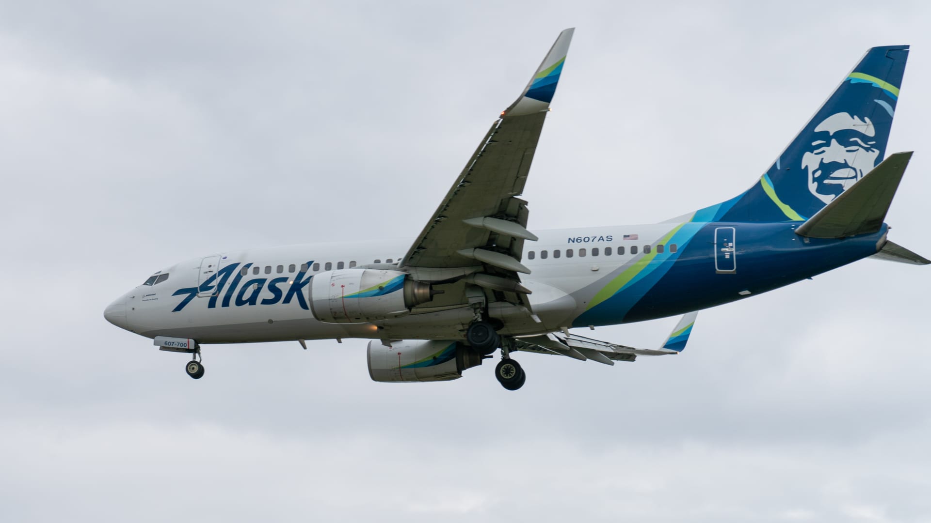 Alaska-Hawaiian airline merger clears DOT review