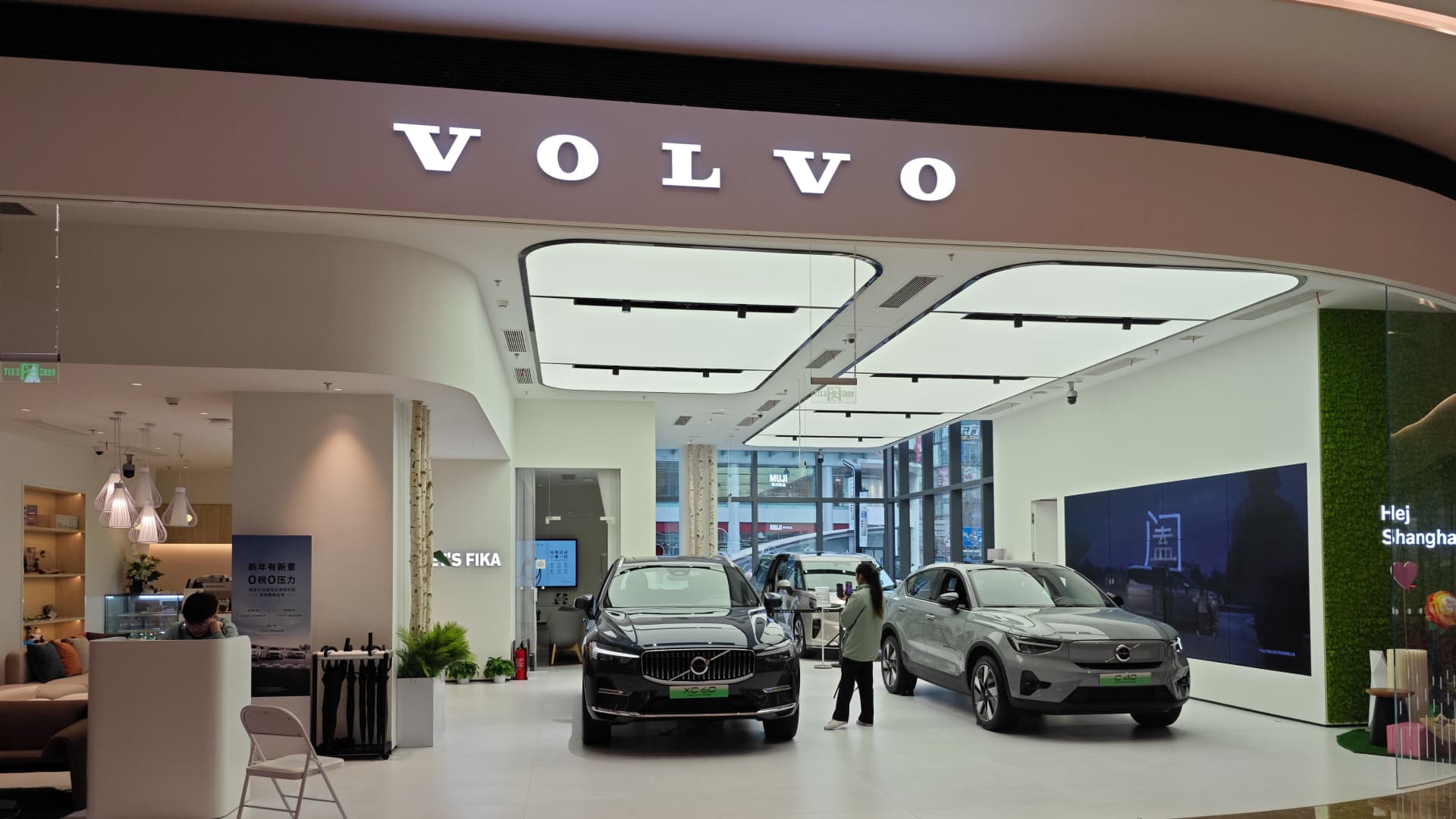 Volvo Cars cuts margin aims after ditching electric vehicle target