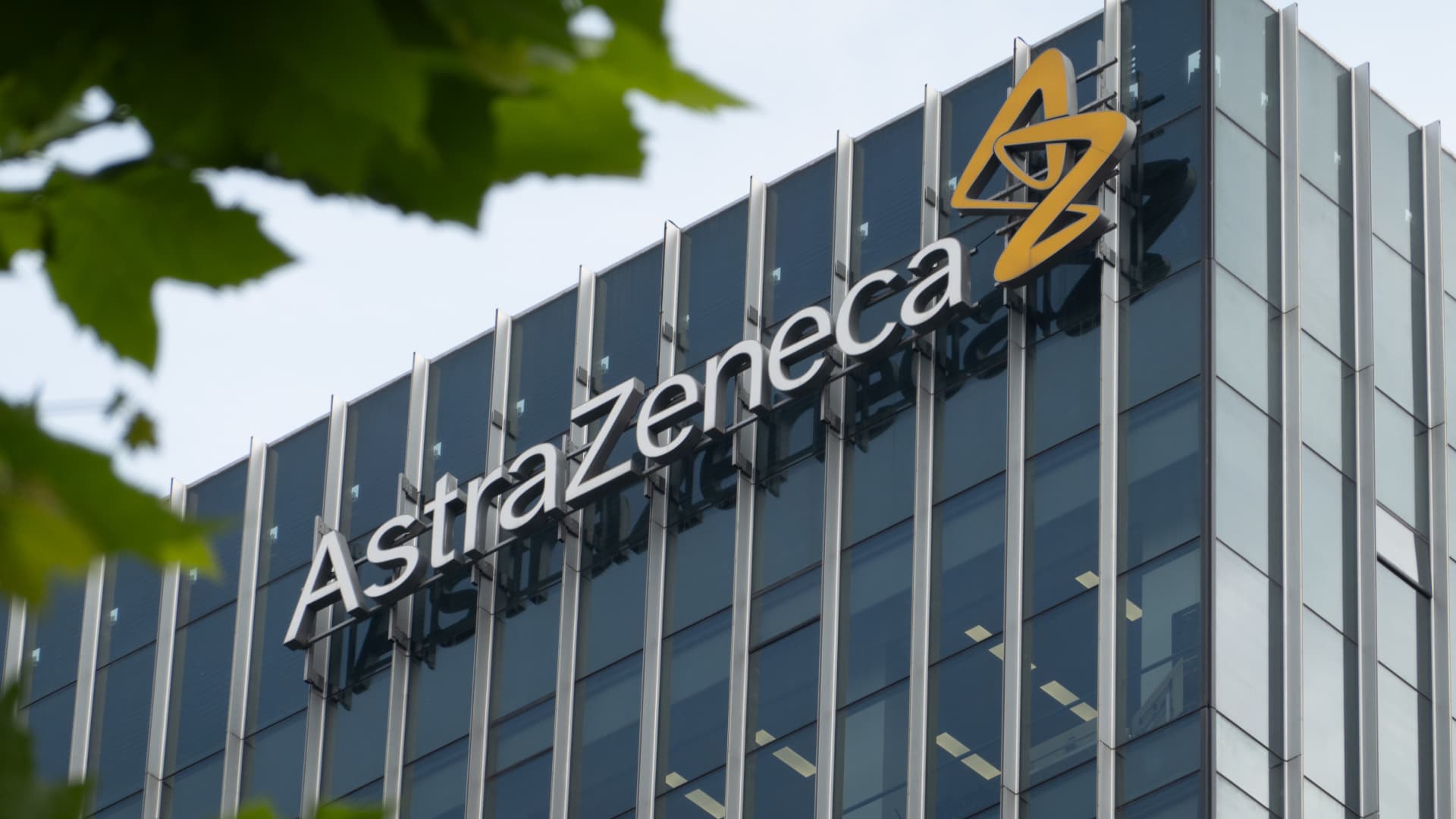 AstraZeneca staff detained in China amid reported drug-import probe